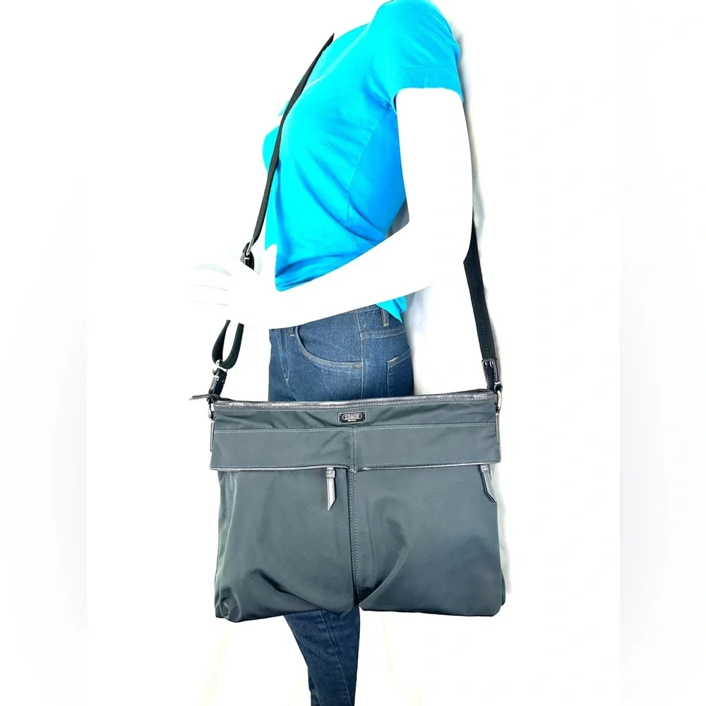 Coach Unisex 70209 Black Nylon Messenger Crossbody Bag Super Rare Singapore